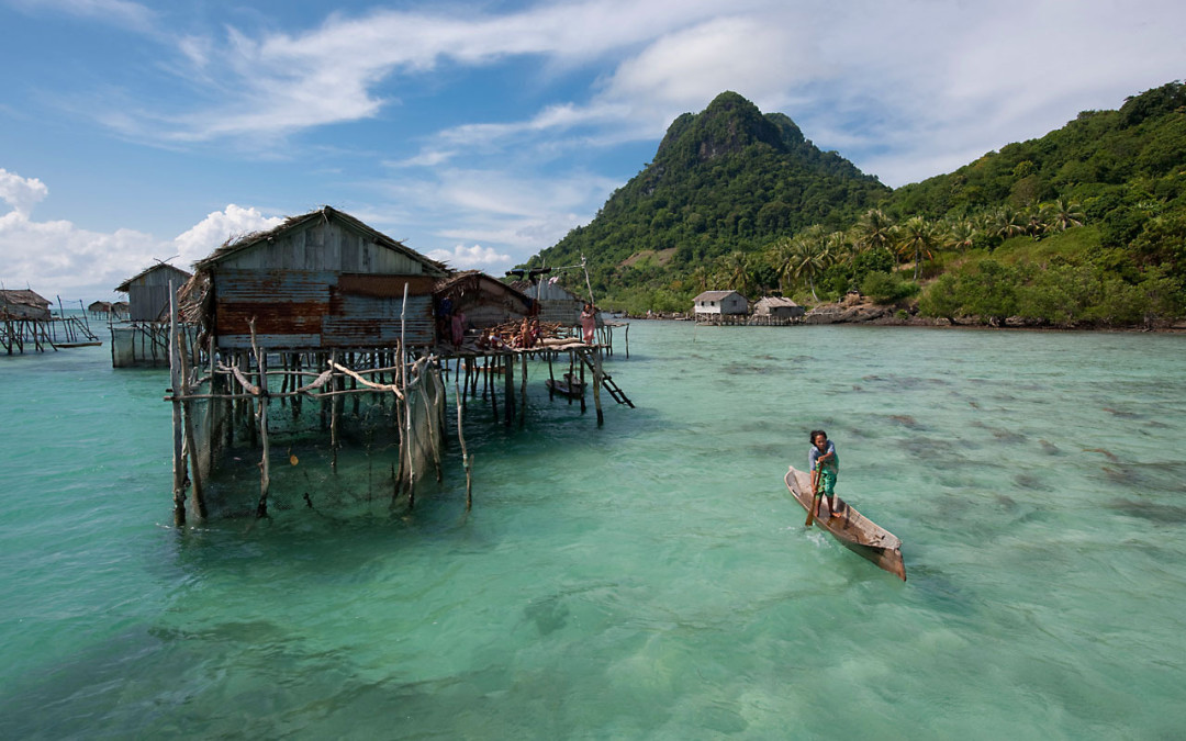 In Pulau Gaya, Malaisien, fischt und wohnt man im Meer